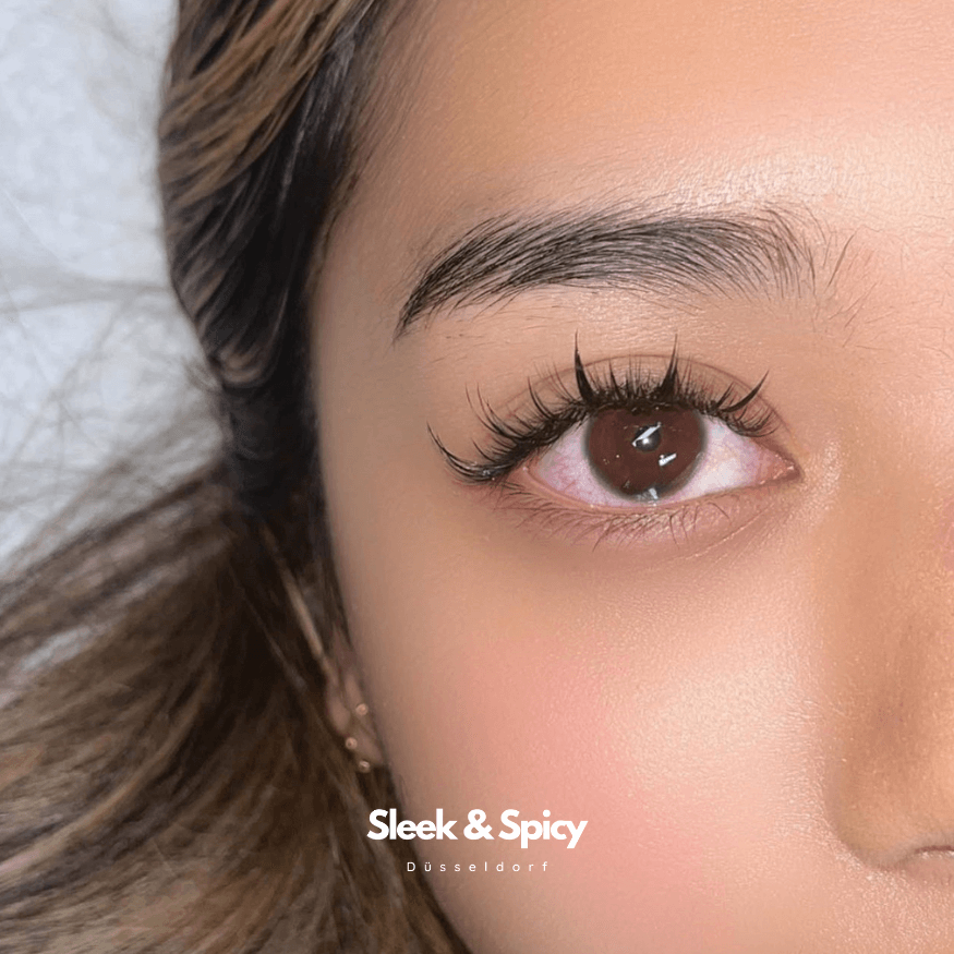 Wimpernverlängerung Düsseldorf – natürlicher und voluminöser Lash Look bei Sleek & Spicy