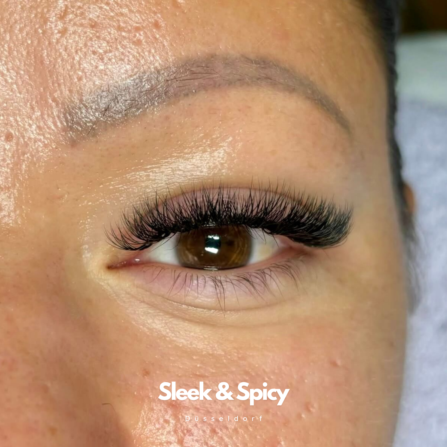 3D Volume Look Lash Extension - Wimpernverlängerung Düsseldorf - Sleek & Spicy-düsseldorf-bild